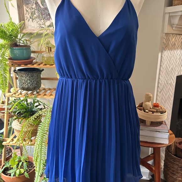 BCBGeneration blue mini dress v neck line - Picture 2 of 8